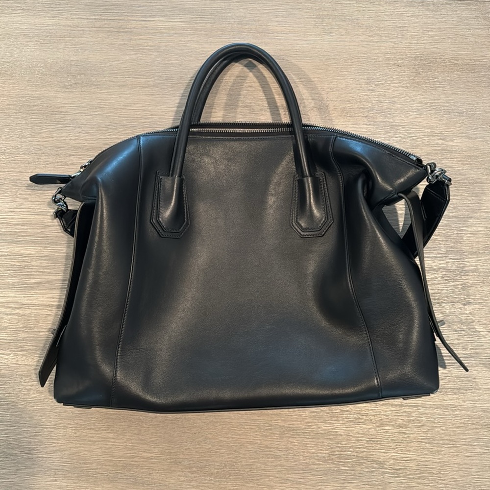 Givenchy Black Leather Antigona Soft Large Tote - Picture 2 of 13